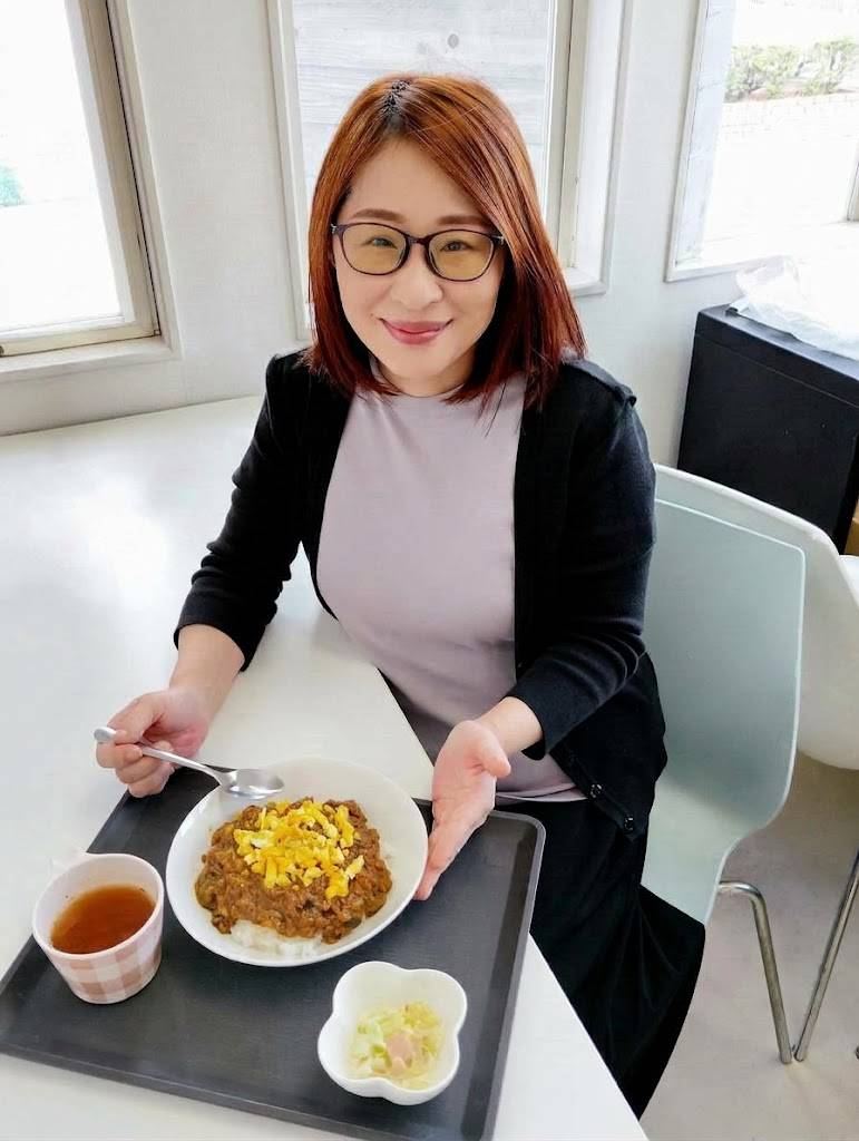 手づくりの昼食を食べている利用者さん
